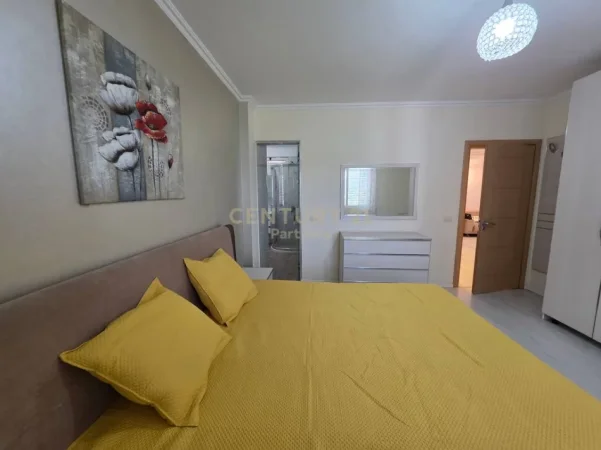 Tirane, jepet me qera apartament 3+1+Ballkon Kati 3, 120 m² 650 € 