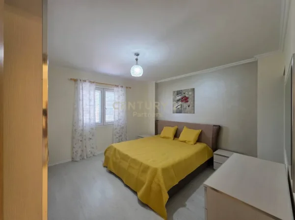 Tirane, jepet me qera apartament 3+1+Ballkon Kati 3, 120 m² 650 € 