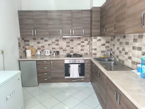 Tirane, jepet me qera apartament 2+1+Aneks+Ballkon Kati 4, 120 m² 500 € (Teodor keko)