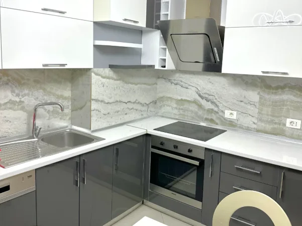 Tirane, jepet me qera apartament duplex 4+1 , 201 m² 1.500 € 