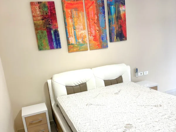 Tirane, jepet me qera apartament duplex 4+1 , 201 m² 1.500 € 