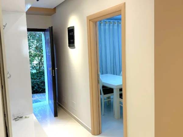 Tirane, jepet me qera apartament duplex 4+1 , 201 m² 1.500 € 