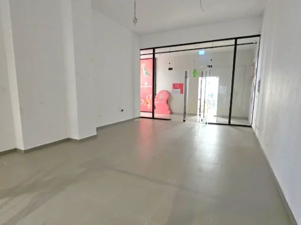 Tirane, jepet me qera ambjent biznesi , 62 m² 1.200 € 