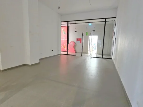 Tirane, jepet me qera ambjent biznesi , 62 m² 1.200 € 