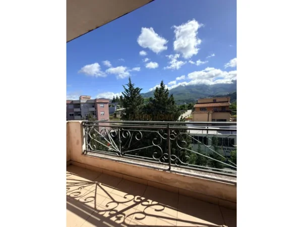 Tirane, shitet apartament 2+1 Kati 3, 87 m² 132.000 € (Fresk)