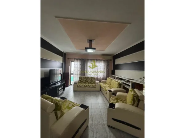 Tirane, jepet me qera apartament 2+1 ,