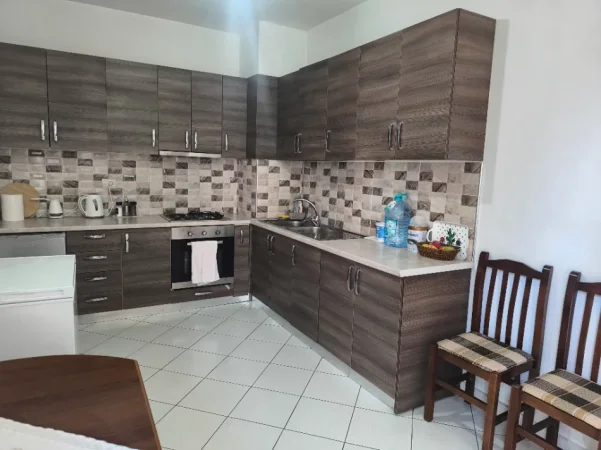 Tirane, jepet me qera apartament 1+1+Aneks+Ballkon Kati 4, 70 m² 400 € (Teodor keko)