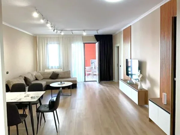 Tirane, jepet me qera apartament 1+1+Ballkon Kati 2, 85 m² 1.000 € 