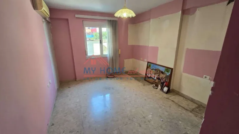 Tirane, shitet garsonier 1+1 Kati 1, 24 m² 79.000 € (Piazza)