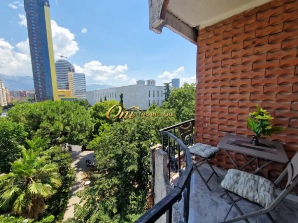 Tirane, jepet me qera garsonier 1+1 Kati 4, 35 m² 600 € (QENDER)