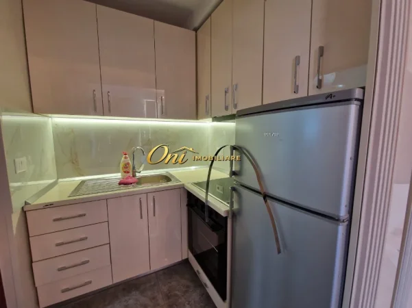 Tirane, jepet me qera garsonier 1+1 Kati 4, 35 m² 600 € (QENDER)