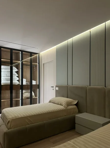 Tirane, jap me qera apartament 2+1+Ballkon Kati 2, 110 m² 1.500 € (Liqeni i Thatë (Pranë Radisson))