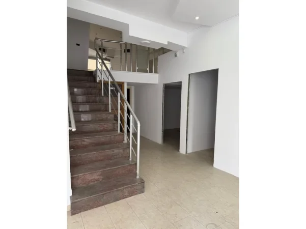 Shitet ambjent biznesi Kati 1, 99 m²