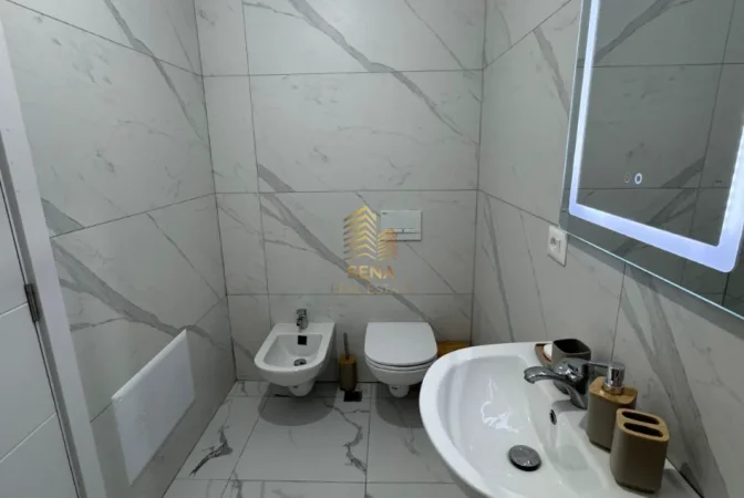 Tirane, jepet me qera apartament 2+1+Ballkon Kati 1, 88 m² 500 € (5 Maji)