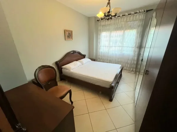 Tirane, jepet me qera apartament 1+1+Ballkon Kati 1, 70 m² 500 € (Rruga Fortuzi)