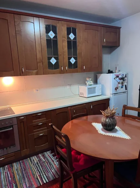 Tirane, jepet me qera apartament 1+1 Kati 4, 65 m² 550 € (21 DHJETORI)