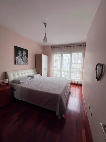 Tirane, jepet me qera apartament 1+1 Kati 4, 65 m² 550 € (21 DHJETORI)