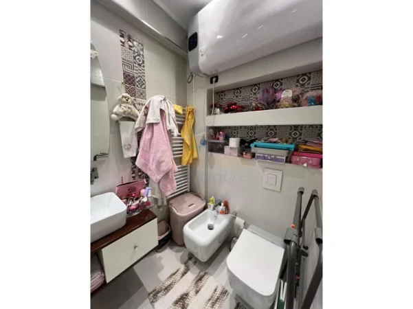 Tirane, shitet apartament duplex 3+1+Aneks+Ballkon , 180 m² 310.000 € 