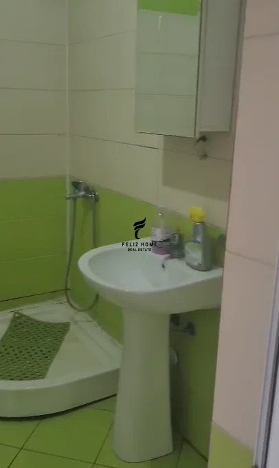 Tirane, jepet me qera apartament 2+1 Kati 1, 75 m² 350 € (ASTIR)