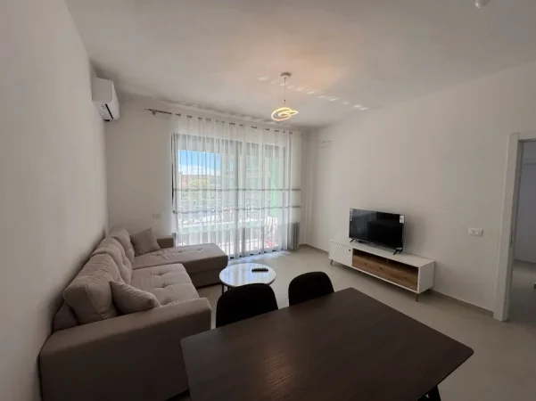 Tirane, jepet me qera apartament 2+1+Aneks+Ballkon Kati 1, 100 m² 600 € (rruga 5 maji)