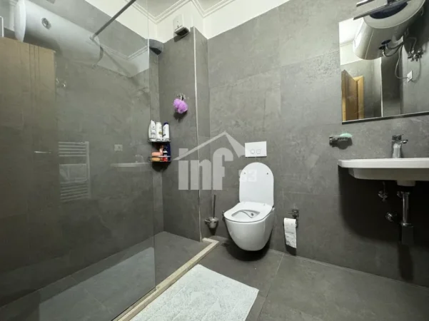 Tirane, shitet apartament 2+1 Kati 8, 120 m² 260.000 € (TEK KOMUNA E PARISIT)