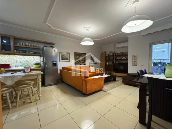 Tirane, shitet apartament 2+1 Kati 8, 120 m² 260.000 € (TEK KOMUNA E PARISIT)