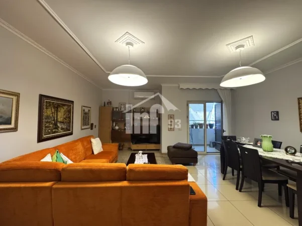 Tirane, shitet apartament 2+1 Kati 8, 120 m² 260.000 € (TEK KOMUNA E PARISIT)
