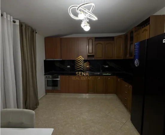 Tirane, jepet me qera apartament 2+1+Ballkon Kati 5, 140 m² 500 € (Porcelan)