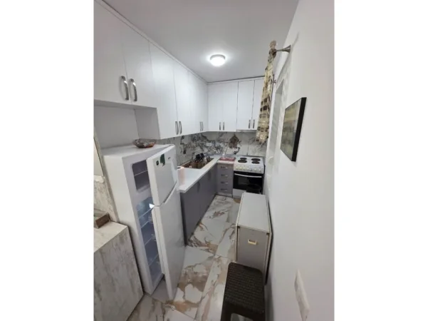 Tirane, jepet me qera apartament 2+1+Ballkon Kati 2, 100 m² 600 € (Ali Demi)