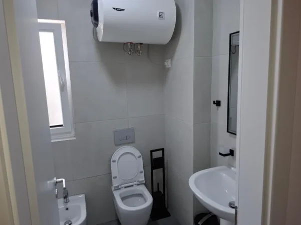 Tirane, jepet me qera apartament 2+1 Kati 6, 87 m² 750 € (Laprake)