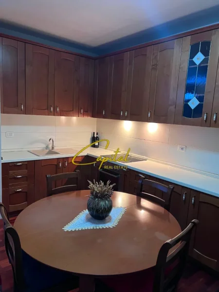 Tirane, jepet me qera apartament 1+1 Kati 4, 65 m² 550 € (21 DHJETORI)