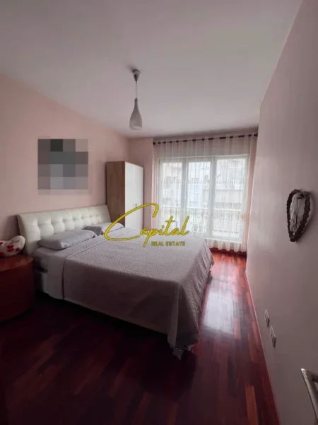 Tirane, jepet me qera apartament 1+1 Kati 4, 65 m² 550 € (21 DHJETORI)