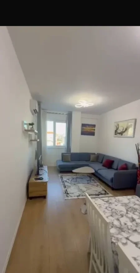 Tirane, jepet me qera apartament 1+1 Kati 8, 70 m² 450 € (yzberisht)