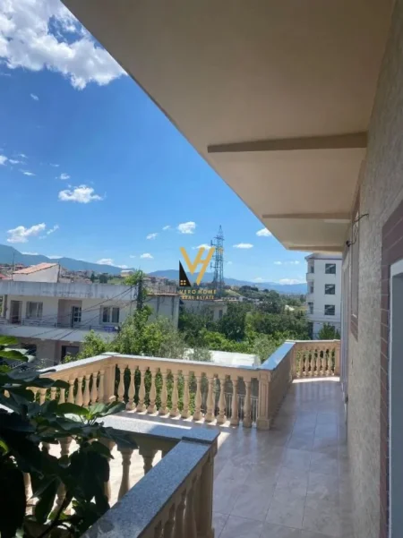 Tirane, jepet me qera apartament 3+1+Ballkon Kati 1, 142 m² 770 € (SAUK I VJETER)