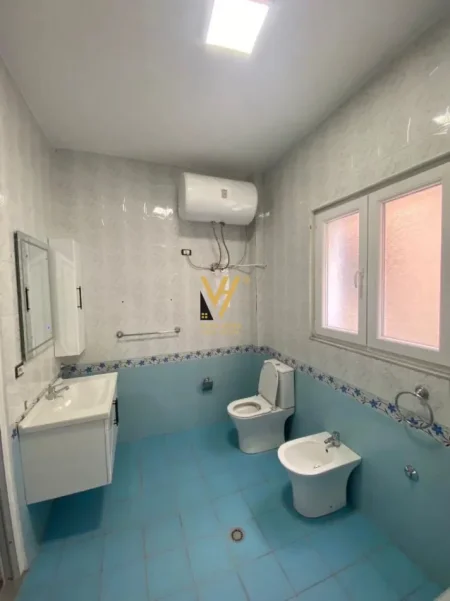 Tirane, jepet me qera apartament 3+1+Ballkon Kati 1, 142 m² 770 € (SAUK I VJETER)