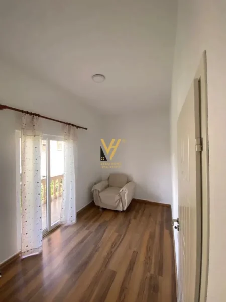 Tirane, jepet me qera apartament 3+1+Ballkon Kati 1, 142 m² 770 € (SAUK I VJETER)