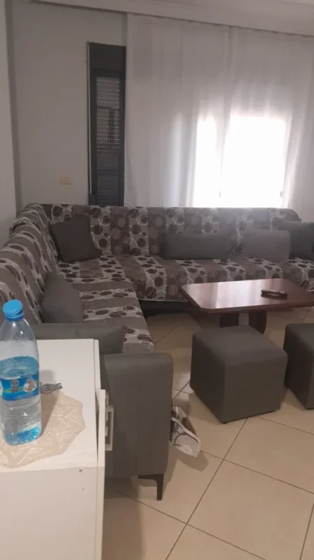 Tirane, jepet me qera apartament 1+1+Ballkon Kati 8, 75 m² 400 € (Astir)