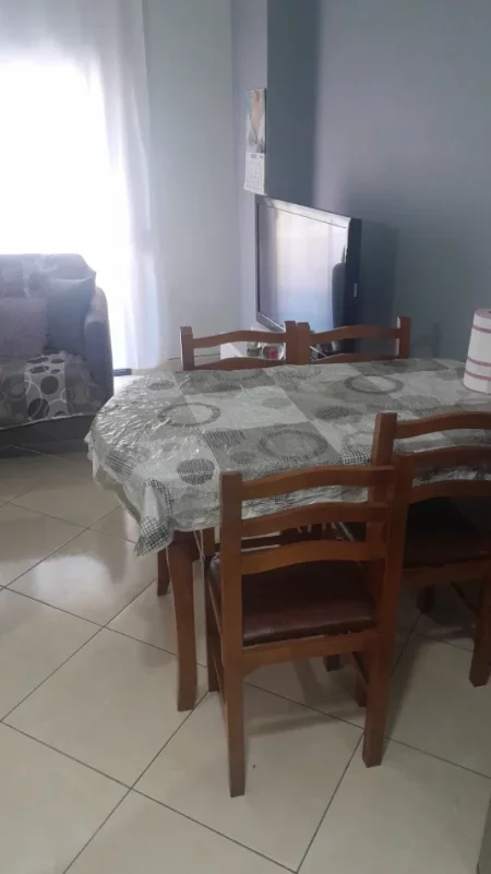 Tirane, jepet me qera apartament 1+1+Ballkon Kati 8, 75 m² 400 € (Astir)