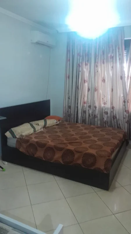 Tirane, jepet me qera apartament 1+1+Ballkon Kati 8, 75 m² 400 € (Astir)