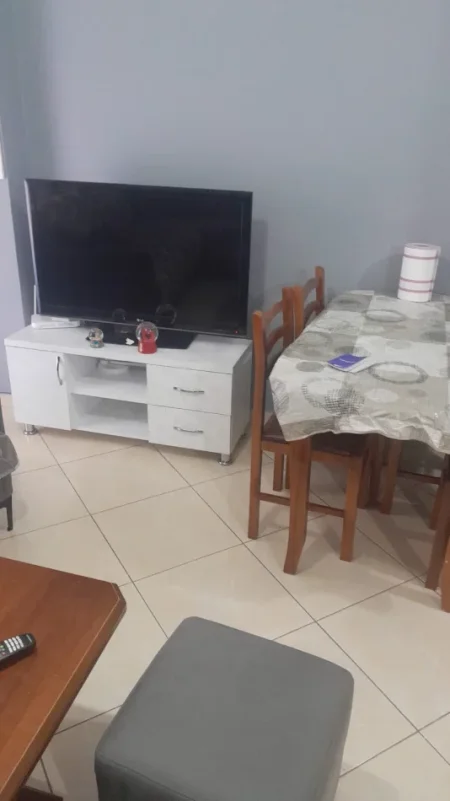 Tirane, jepet me qera apartament 1+1+Ballkon Kati 8, 75 m² 400 € (Astir)