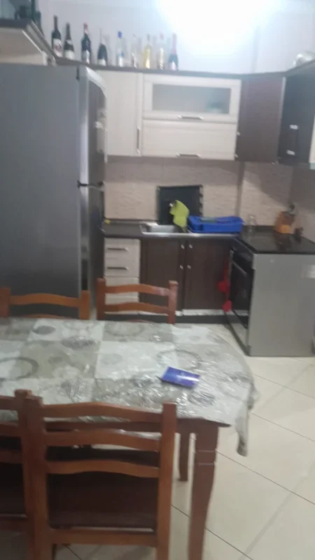 Tirane, jepet me qera apartament 1+1+Ballkon Kati 8, 75 m² 400 € (Astir)