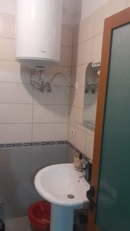 Tirane, jepet me qera apartament 1+1+Ballkon Kati 8, 75 m² 400 € (Astir)