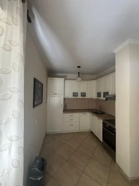 Tirane, jepet me qera apartament 2+1 Kati 3, 110 m² 650 € (DON BOSKO)