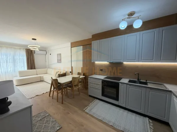 Tirane, shitet apartament 1+1 Kati 5, 67 m² 121.000 € (Unaza e re)