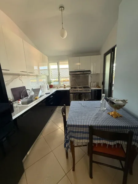 Tirane, shitet apartament 2+1+Aneks Kati 4, 98 m² 160.000 € (Yzberisht)