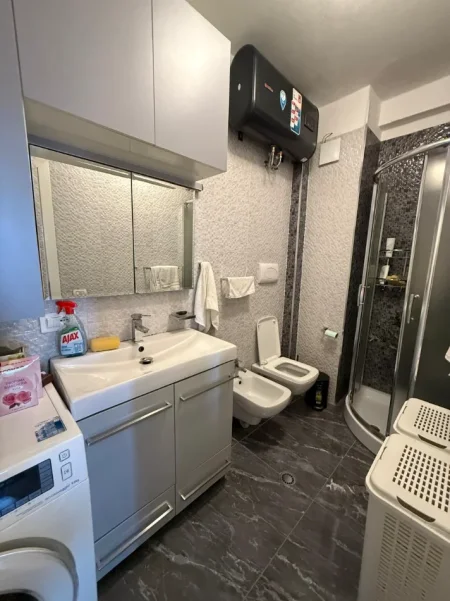 Tirane, shitet apartament 2+1+Aneks Kati 4, 98 m² 160.000 € (Yzberisht)