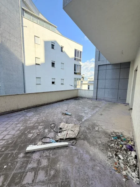 Tirane, shitet apartament 3+1+Ballkon Kati 2, 205 m² 256.000 € (Kopshti Zoologjik)