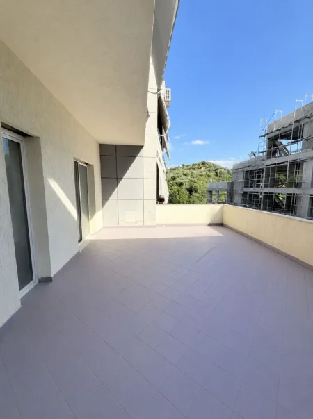 Tirane, shitet apartament 3+1+Ballkon Kati 2, 205 m² 256.000 € (Kopshti Zoologjik)