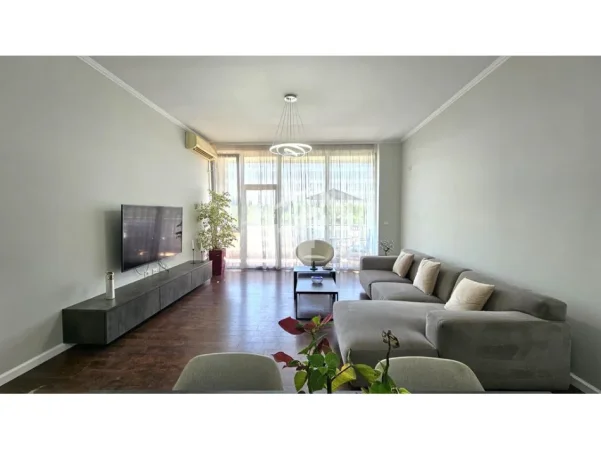 Tirane, jepet me qera apartament 2+1 Kati 7, 120 m² 1.600 € (PRANË AKADEMISË SË ARTEVE DHE PARKUT TË LIQENIT)