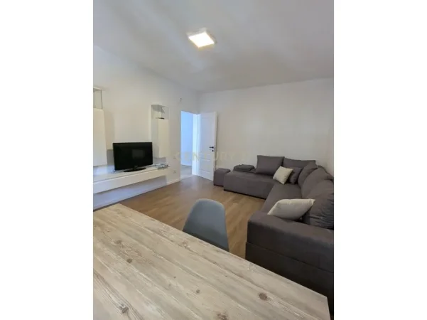 Tirane, shitet apartament 1+1 Kati 2, 65 m² 129.000 € (laprake)